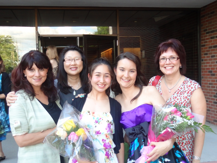 25 iunie 2012 - Irina Graduation cu Ioana, Janet, Kaitlyn și Monica